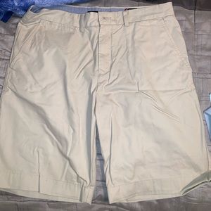 Tommy Hilf beige shorts